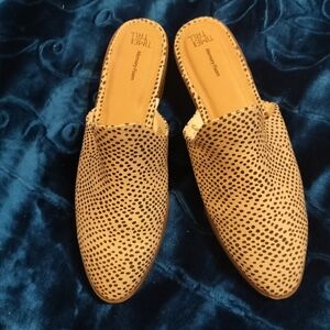 Nwot time and Tru heeled loafers size 11